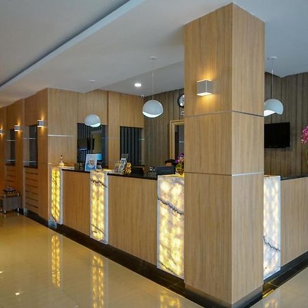 Oyo 344 Kr Hotel Palembang Kültér fotó