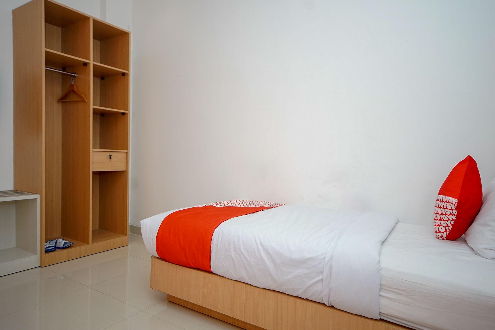 Oyo 344 Kr Hotel Palembang Kültér fotó