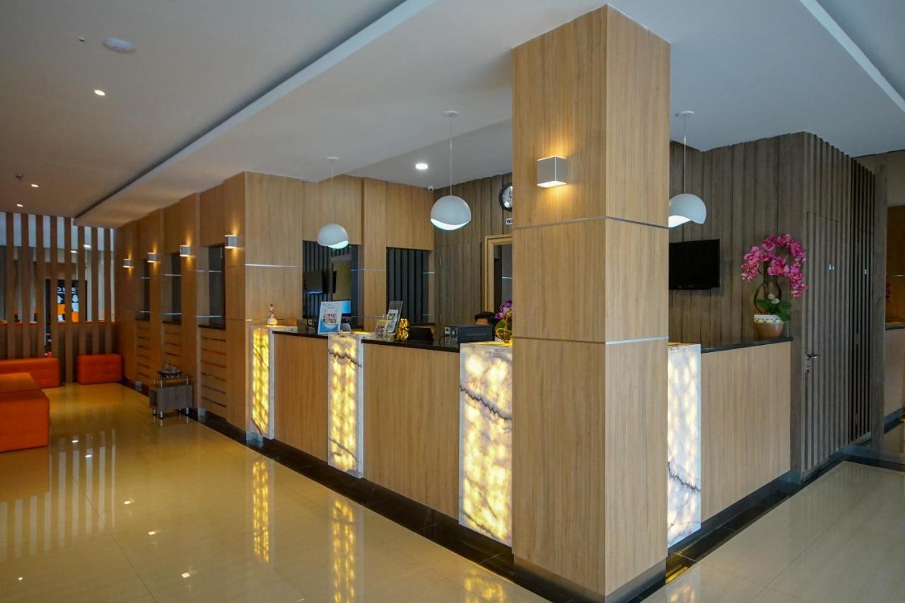 Oyo 344 Kr Hotel Palembang Kültér fotó