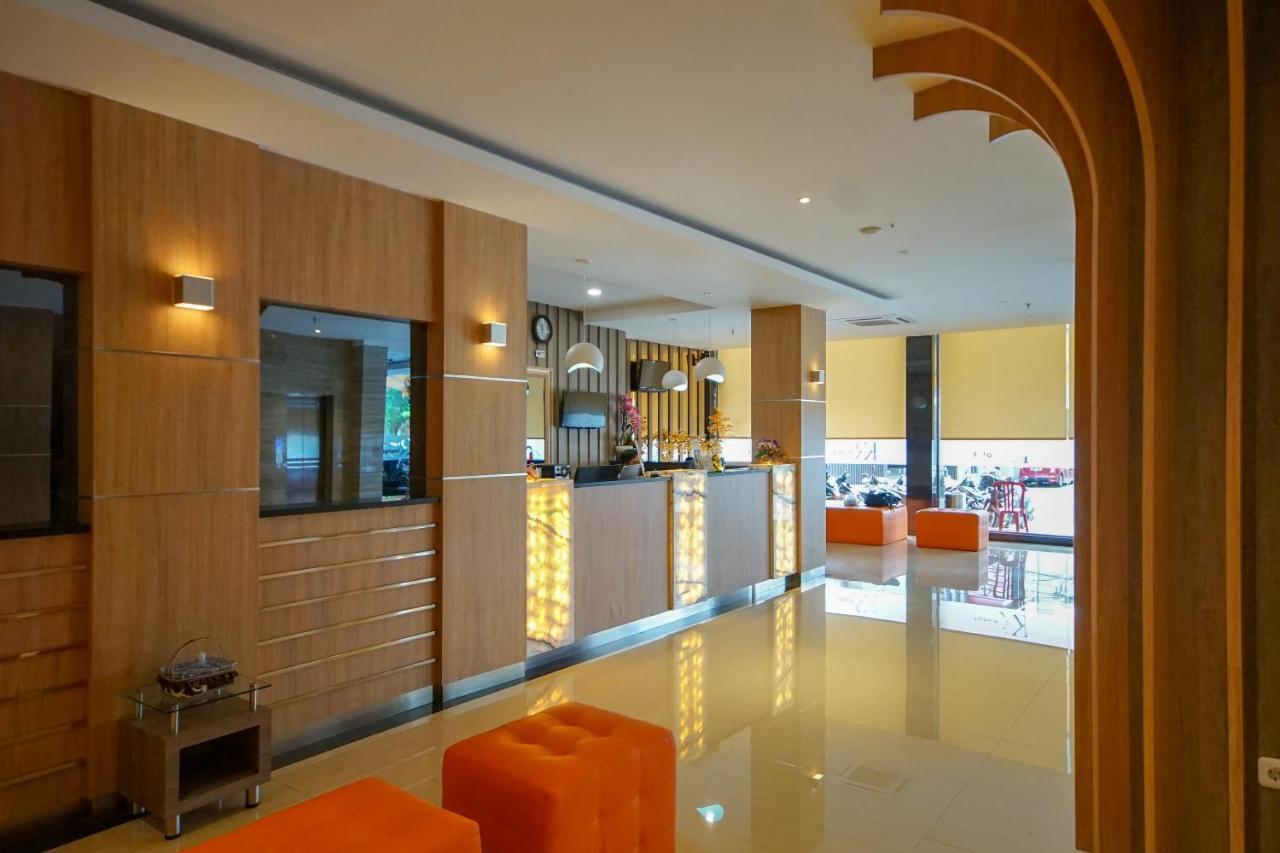 Oyo 344 Kr Hotel Palembang Kültér fotó