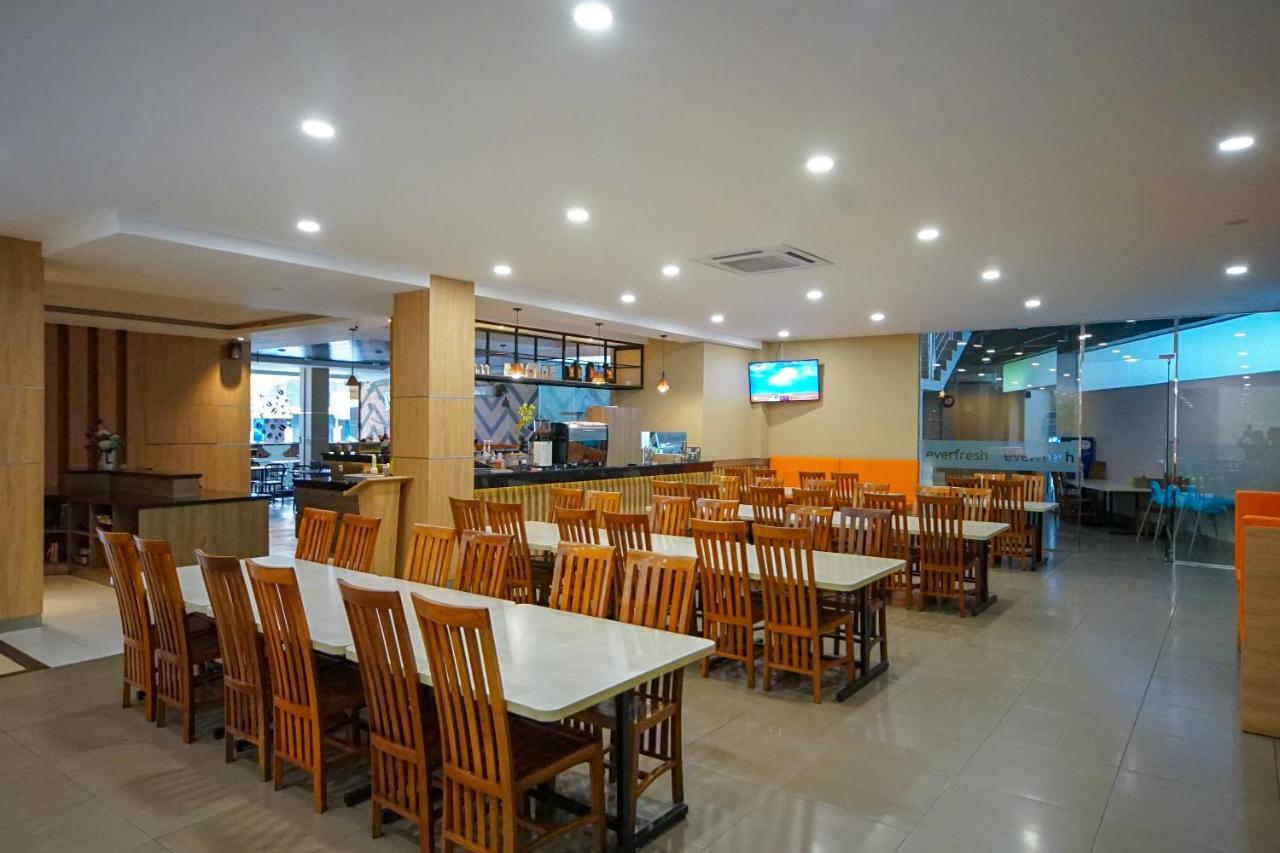 Oyo 344 Kr Hotel Palembang Kültér fotó