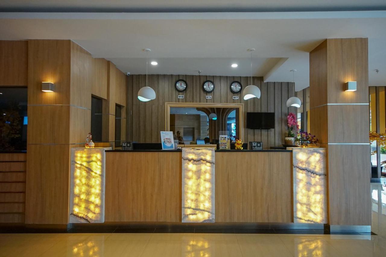 Oyo 344 Kr Hotel Palembang Kültér fotó