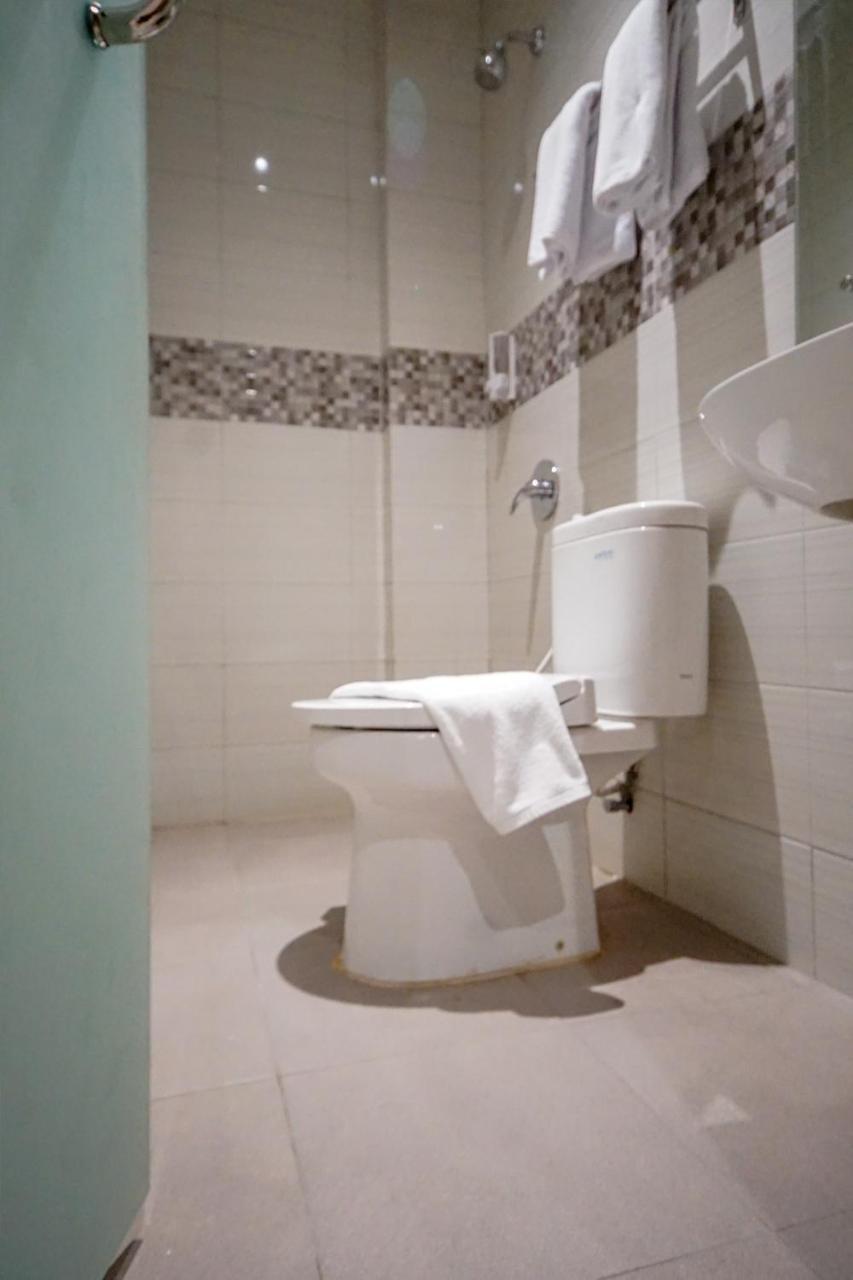 Oyo 344 Kr Hotel Palembang Kültér fotó